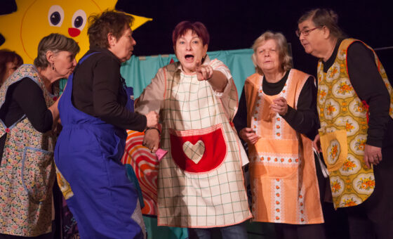 Měla babka čtyři jabka