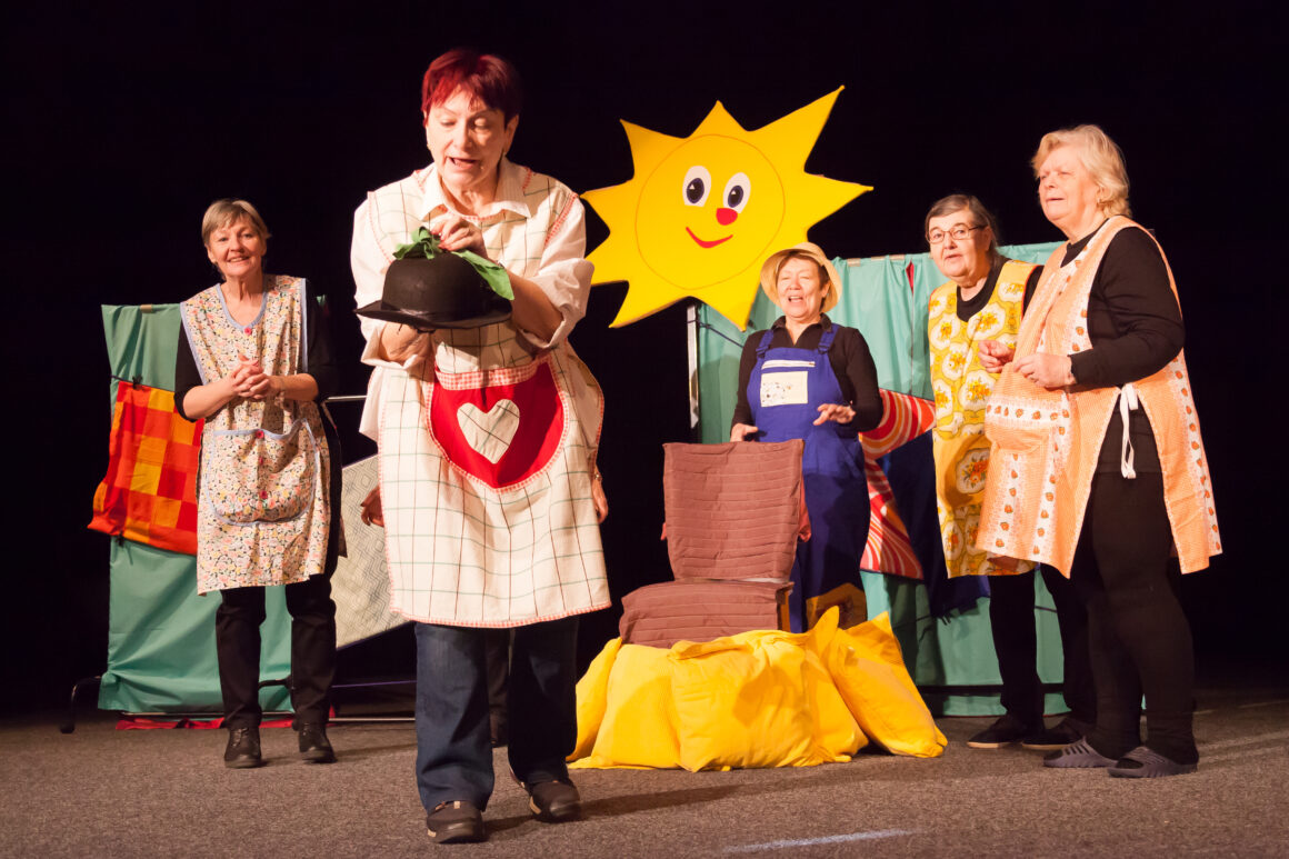 Měla babka čtyři jabka