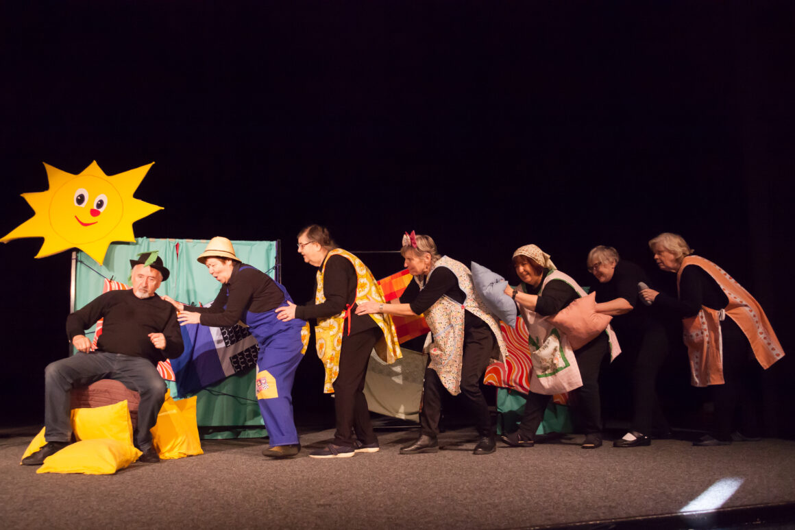 Měla babka čtyři jabka